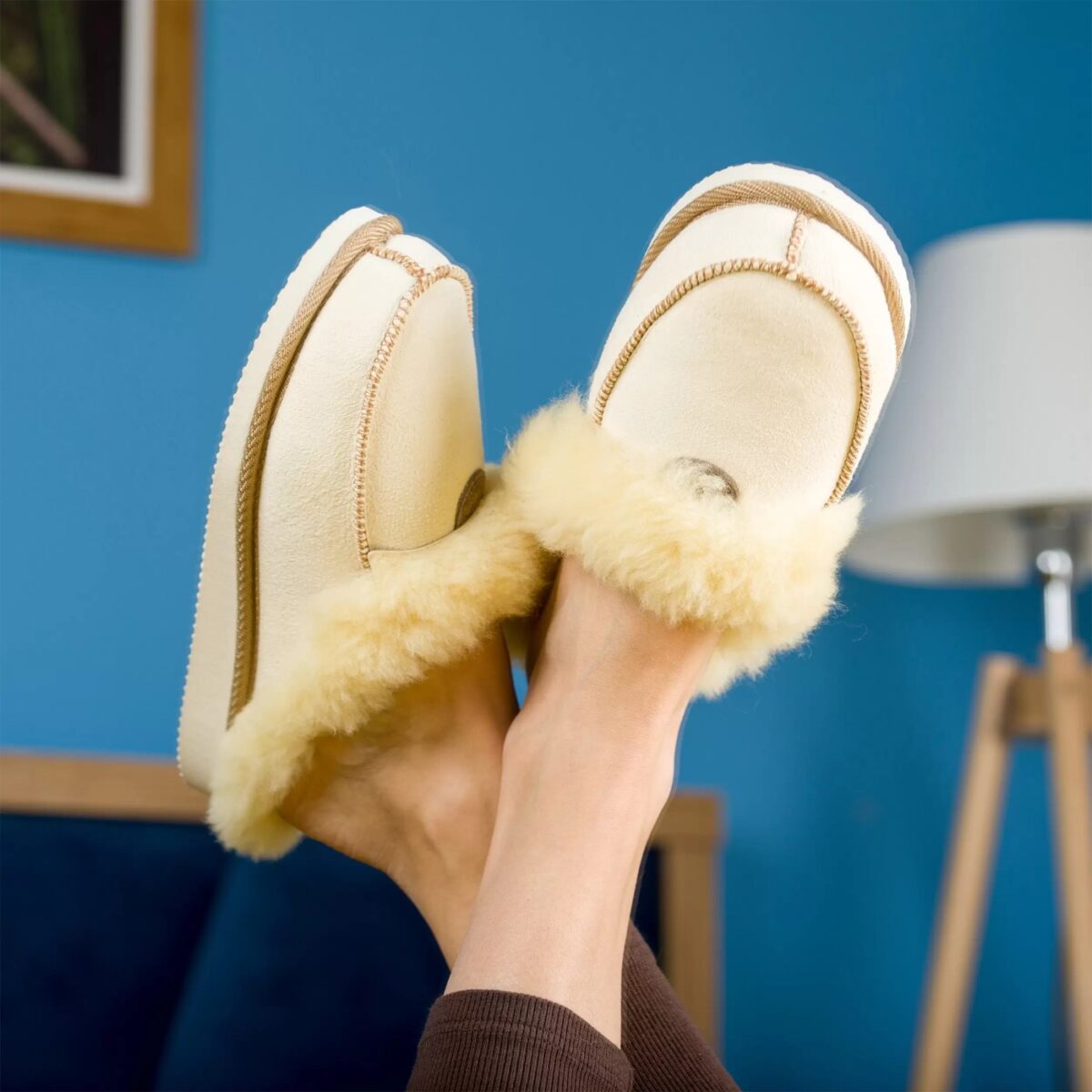 Laczki skórzane damskie IRESHOES ciapy z wełny owczej - obrazek 6
