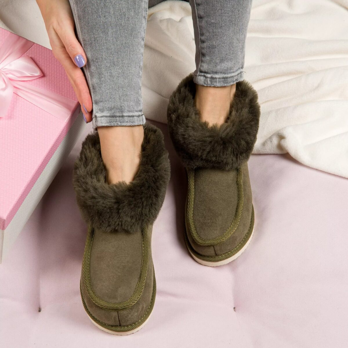 Skórzane pantofle z piętą IRESHOES – komfort i elegancja - obrazek 4