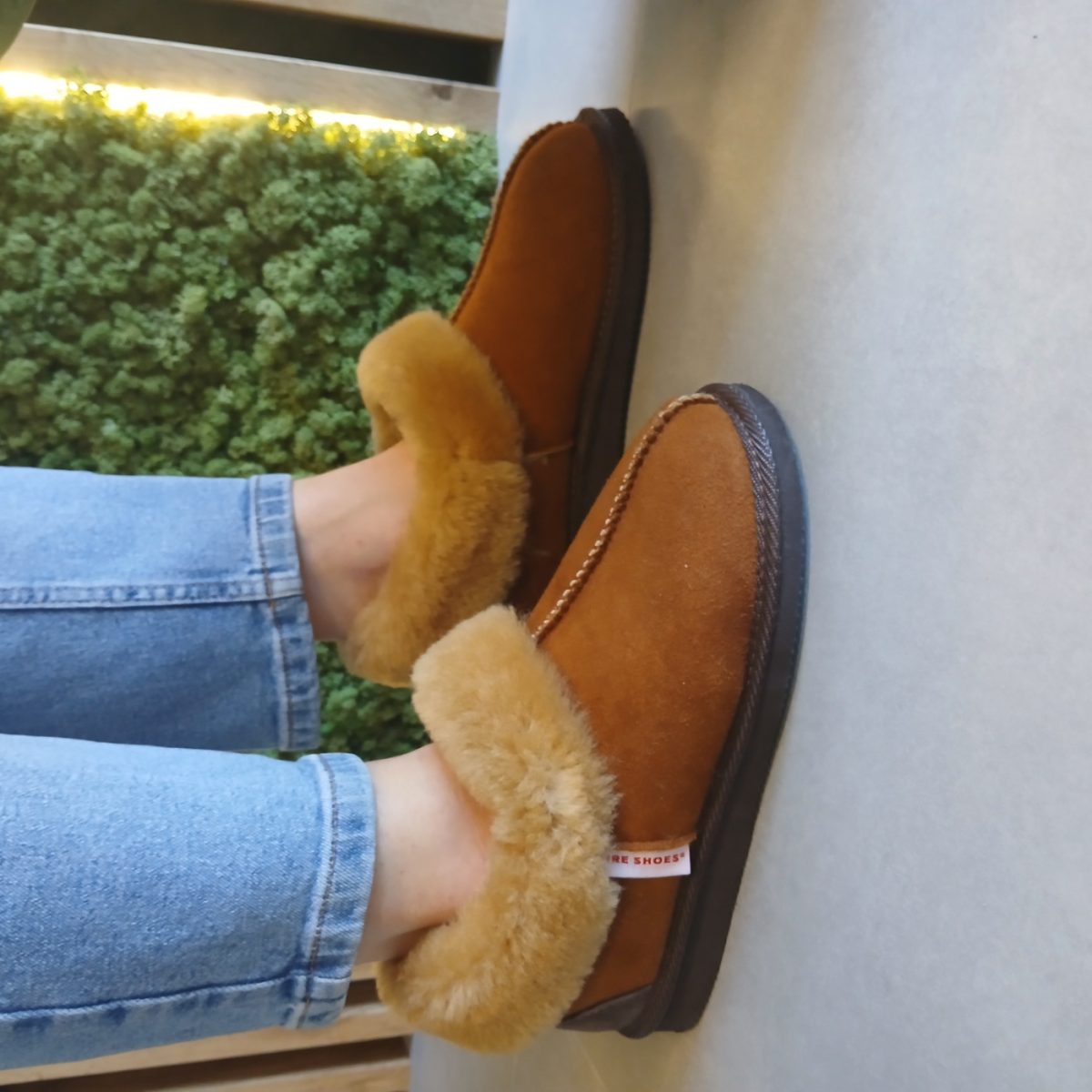 Miękkie kapcie zimowe skórzane Ire Shoes z owczej skóry – zimne stopy - obrazek 3