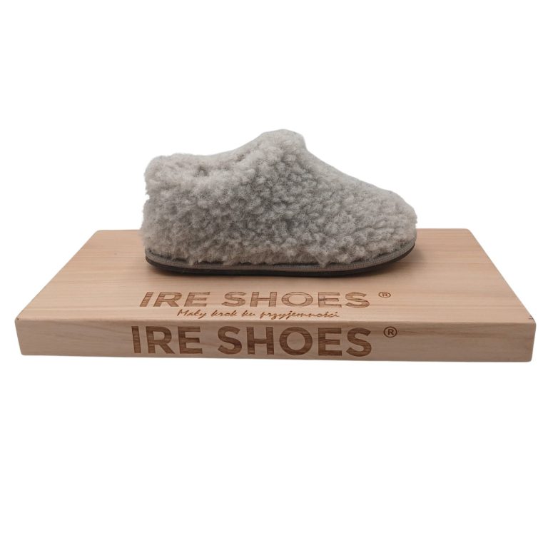 Kapcie dziecięce wełniane z runa owczego IRE SHOES szare ciepłe miękkie