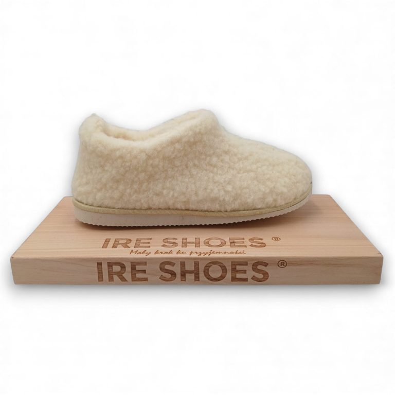 kapcie damskie wełniane ecre