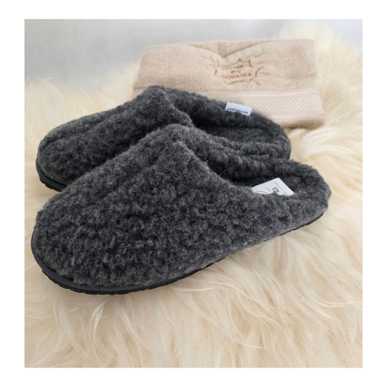 prezent dla dziadka kapcie wełniane i haftowany ręcznik