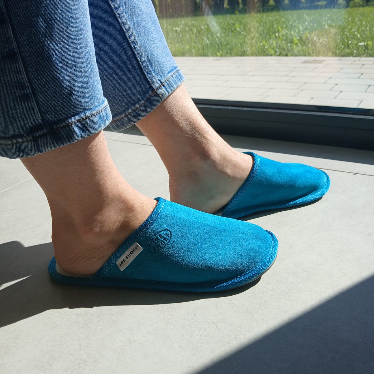 Kapcie damskie skórzane klapki na lato IRE SHOES pantofle zakryte - obrazek 3