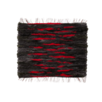 Czarno czerwony mały dywan ze skóry owczej 70×60