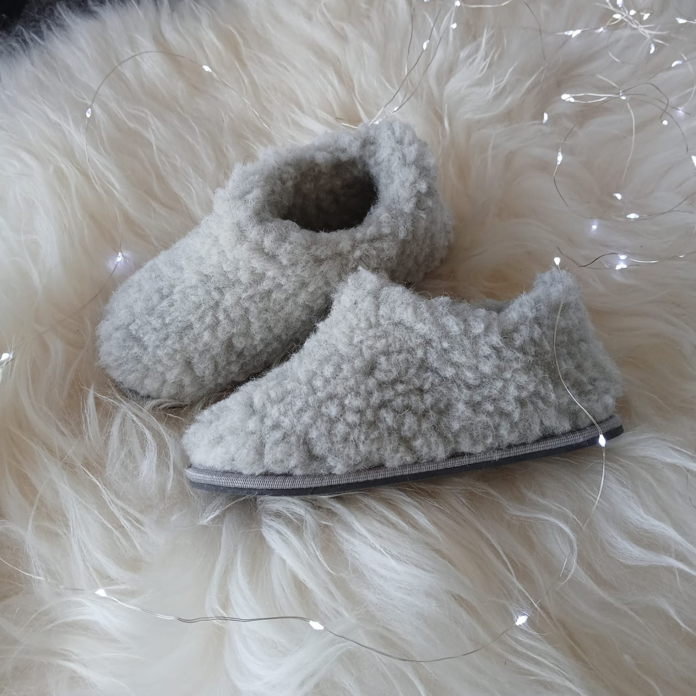 Kapcie dziecięce wełniane z runa owczego IRE SHOES szare ciepłe miękkie - obrazek 2