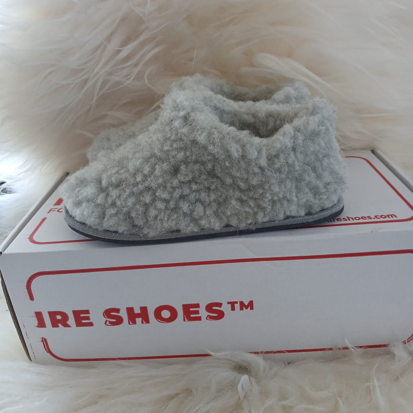 Kapcie dziecięce wełniane z runa owczego IRE SHOES szare ciepłe miękkie - obrazek 4