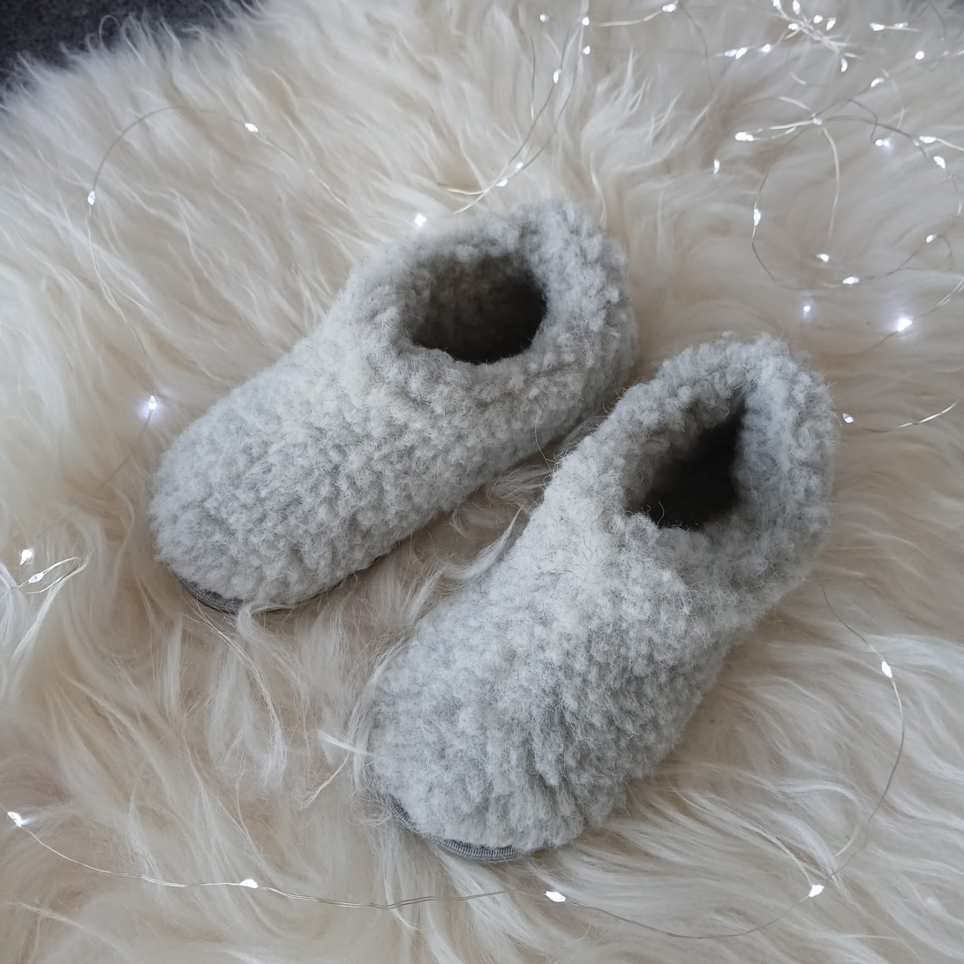 Kapcie dziecięce wełniane z runa owczego IRE SHOES szare ciepłe miękkie - obrazek 3